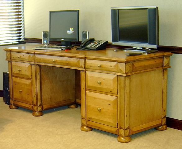 Desk Diamond Maple