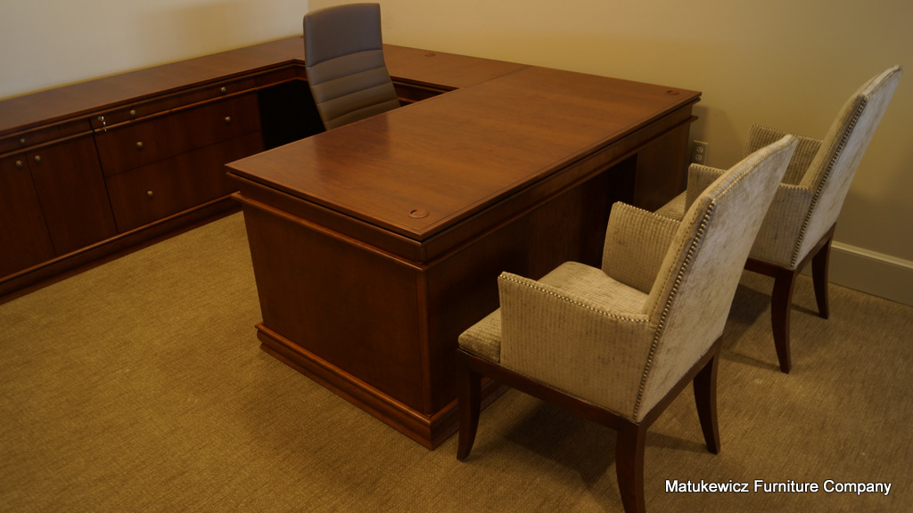 Wrap Around Executive Desk • Cherry Wood